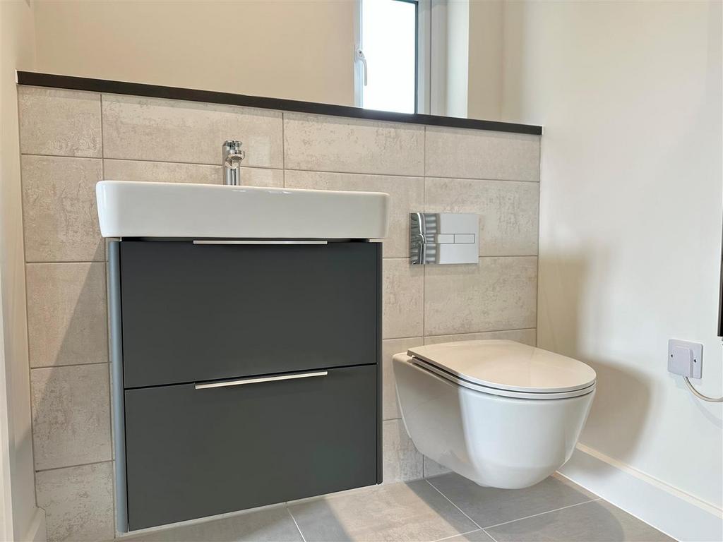 Similar En-suite 1.jpg
