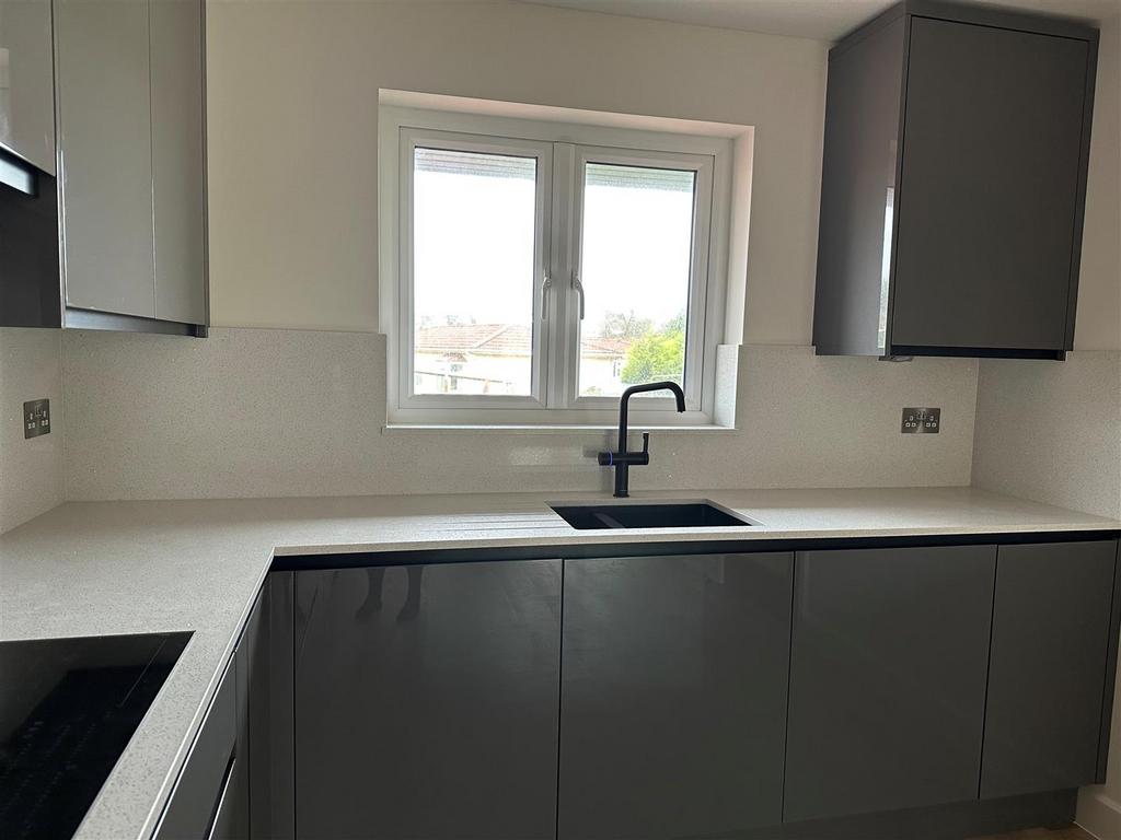 Kitchen 2.jpg