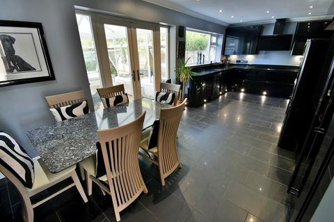 5 bedroom detached house for sale, Robins Wood Drive, Ferndown, BH22