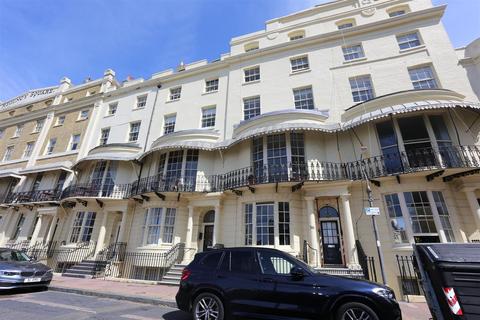 3 bedroom flat to rent, Regency Square, Brighton