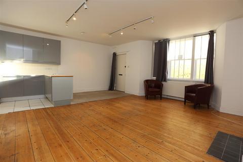 3 bedroom flat to rent, Regency Square, Brighton