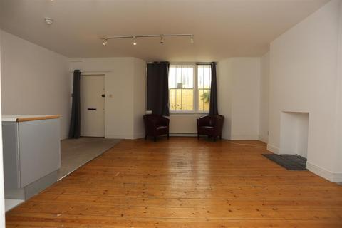 3 bedroom flat to rent, Regency Square, Brighton