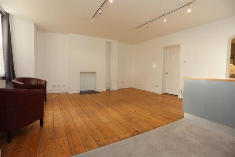 3 bedroom flat to rent, Regency Square, Brighton