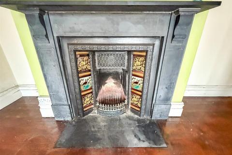 4 bedroom terraced house for sale, New Road, Newtown