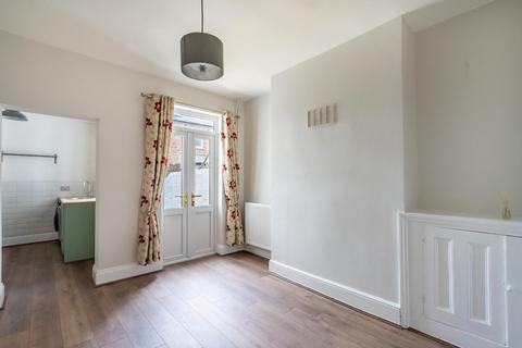 2 bedroom terraced house to rent, Neville Terrace, York, YO31 8NF