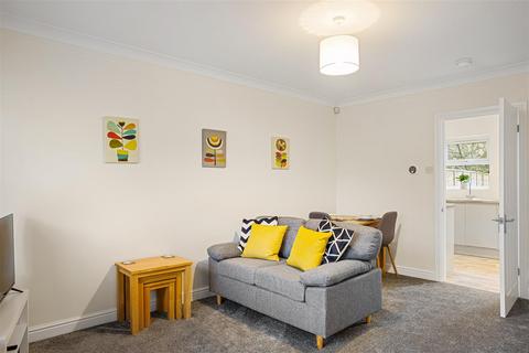 2 bedroom end of terrace house to rent, Emily Mews, York