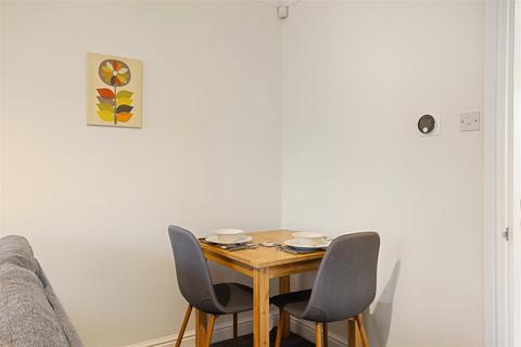 2 bedroom end of terrace house to rent, Emily Mews, York