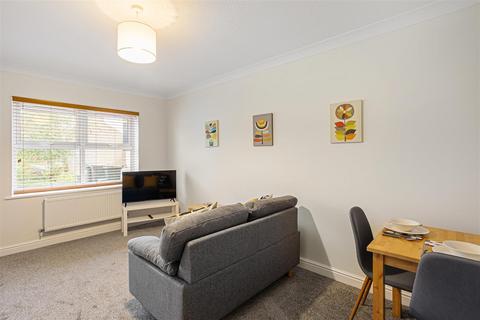 2 bedroom end of terrace house to rent, Emily Mews, York