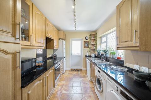 2 bedroom detached house for sale, Court Farm Road, Warlingham CR6
