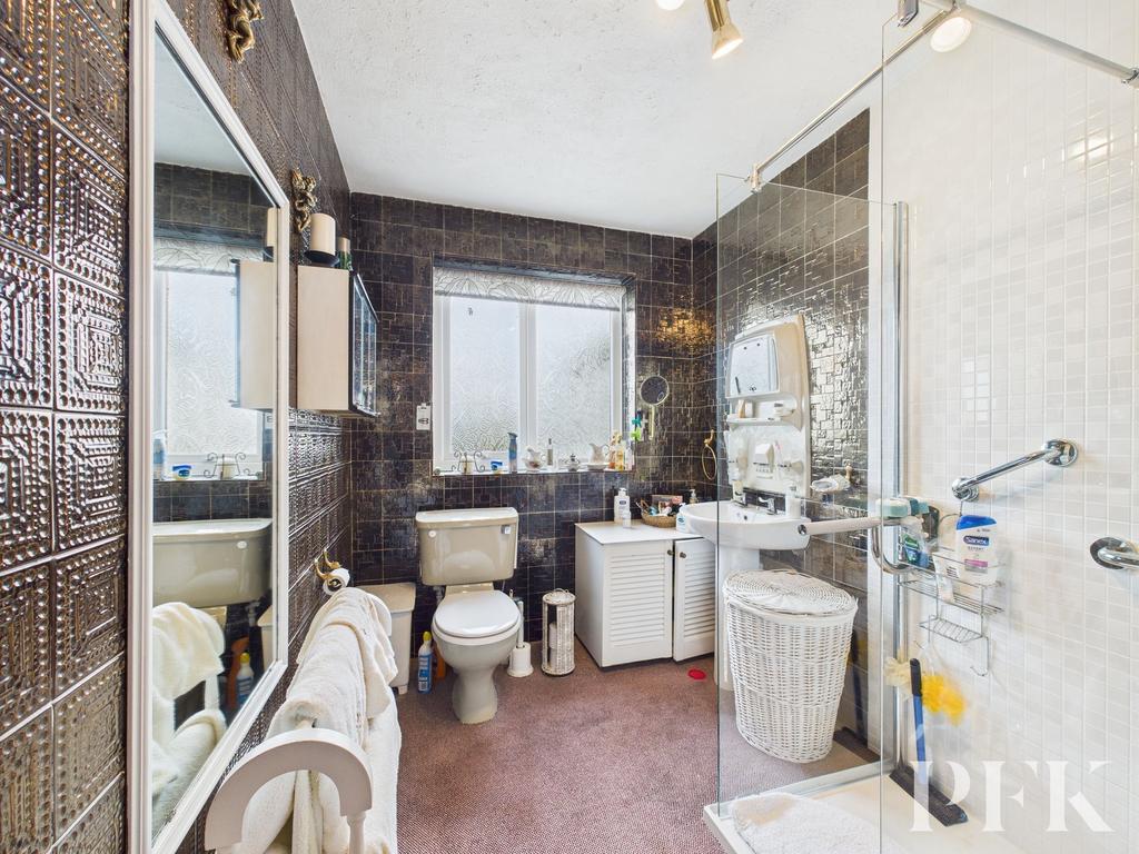 Family Shower Room