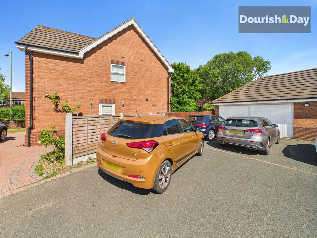 Side Elevation / Garage