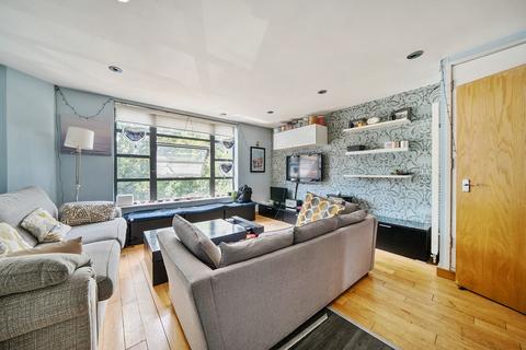 2 bedroom apartment for sale, Station Crescent, Blackheath