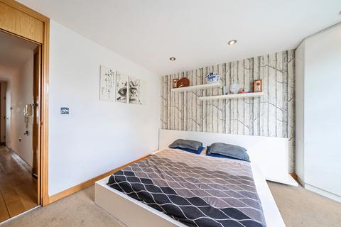 2 bedroom apartment for sale, Station Crescent, Blackheath