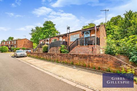 2 bedroom house to rent, Braybourne Close, Uxbridge, UB8
