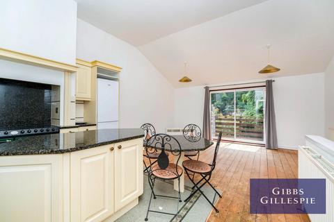 2 bedroom house to rent, Braybourne Close, Uxbridge, UB8