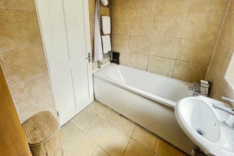 2 bedroom terraced house to rent, Jedburgh Road, London E13
