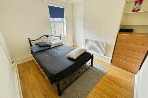 2 bedroom terraced house to rent, Jedburgh Road, London E13
