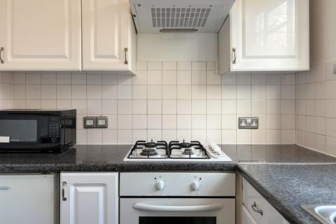 3 bedroom flat to rent, Nevern Square, Earls Court SW5