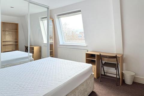 3 bedroom flat to rent, Nevern Square, Earls Court SW5