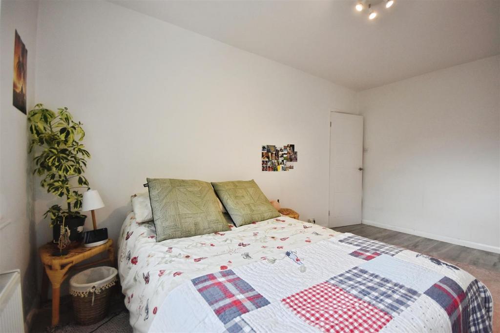 Main bedroom 2