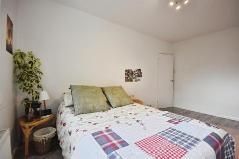 4 Brambles Close, Isleworth, TW7 5BX