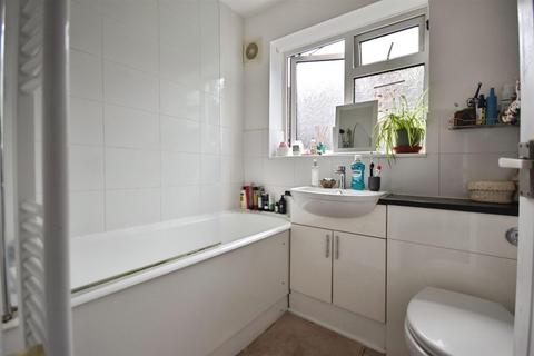4 Brambles Close, Isleworth, TW7 5BX
