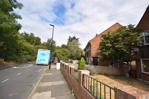 4 Brambles Close, Isleworth, TW7 5BX