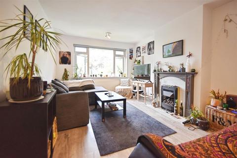 4 Brambles Close, Isleworth, TW7 5BX