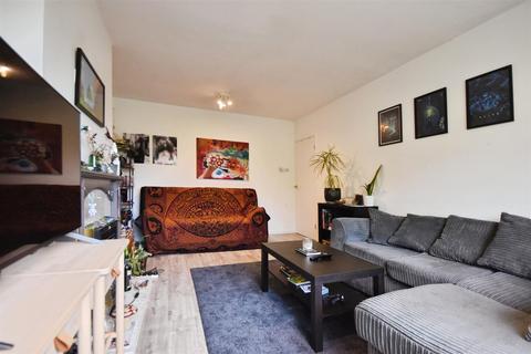 4 Brambles Close, Isleworth, TW7 5BX