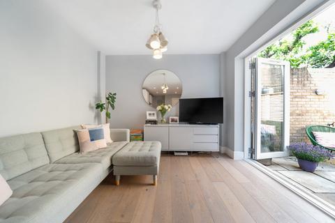 Longmans Mews, Raynes Park, London, SW20