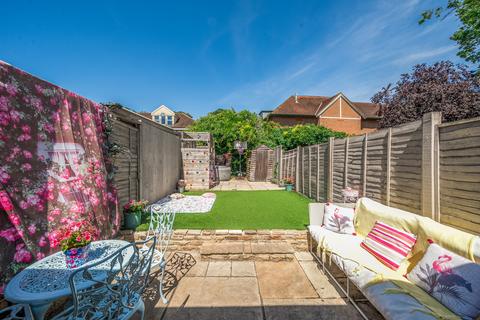 2 bedroom terraced house for sale, London Street, Chertsey, KT16