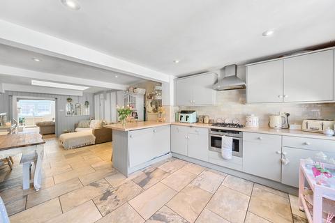 2 bedroom terraced house for sale, London Street, Chertsey, KT16