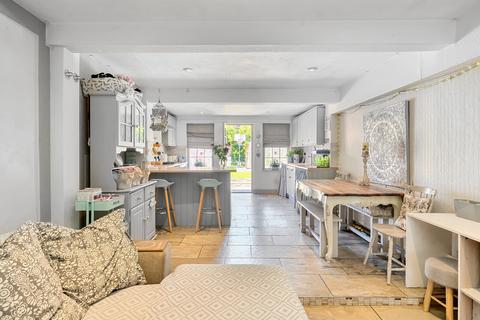 2 bedroom terraced house for sale, London Street, Chertsey, KT16