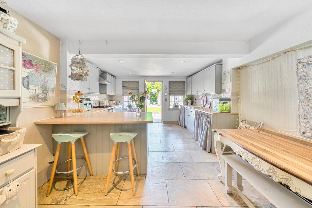 Kitchen/Dining Area