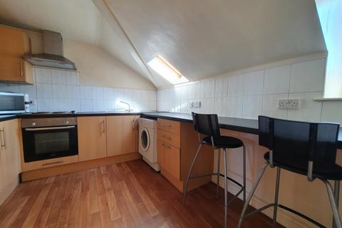 2 bedroom flat to rent, Clifton Street, Adamsdown, Cardiff, CF24