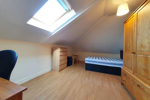 2 bedroom flat to rent, Clifton Street, Adamsdown, Cardiff, CF24