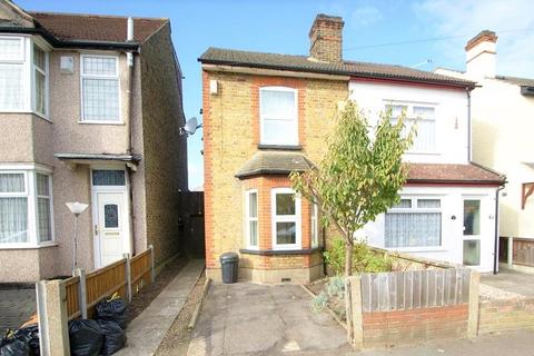 1 bedroom maisonette to rent, Salisbury Road, Gidea Park, Romford, RM2