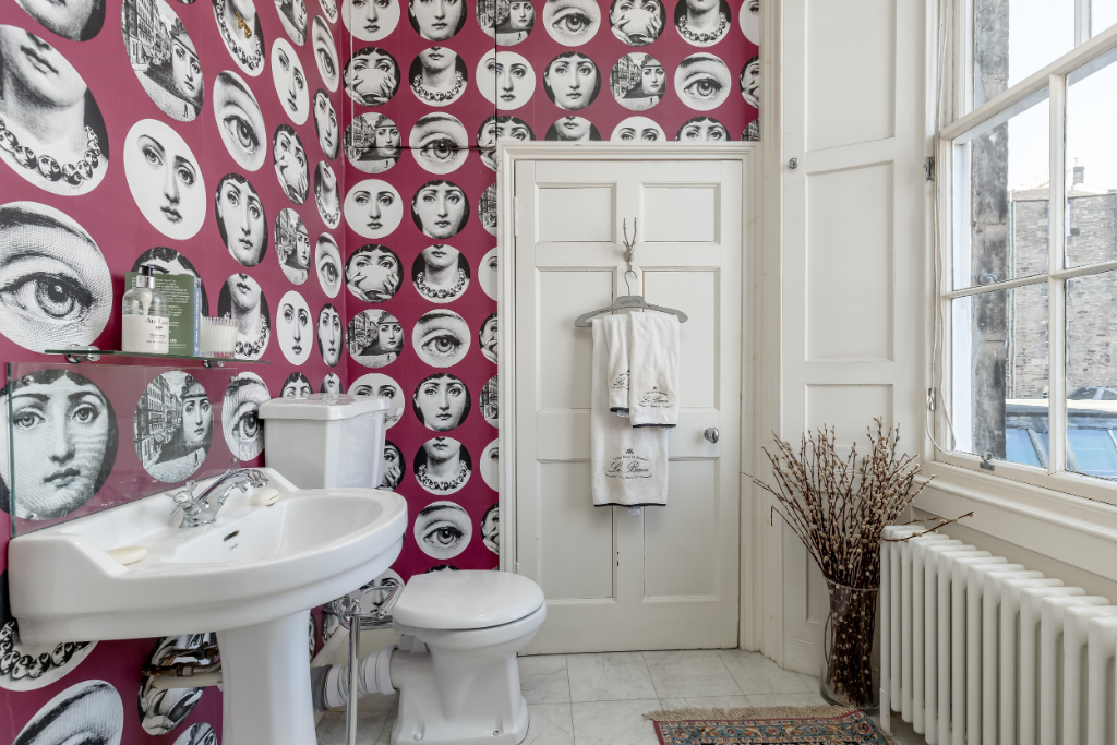 Stylish WC - 28 Abercromby Place