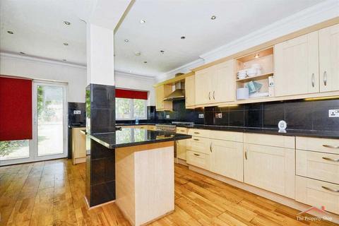 4 bedroom semi-detached house for sale, Drummond Drive, Stanmore