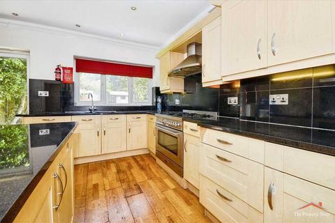 4 bedroom semi-detached house for sale, Drummond Drive, Stanmore