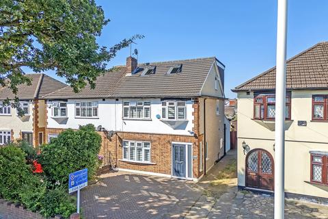 4 bedroom semi-detached house for sale, Pettits Lane North, Romford, RM1