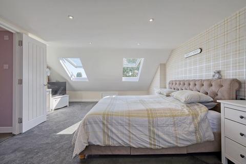 4 bedroom semi-detached house for sale, Pettits Lane North, Romford, RM1