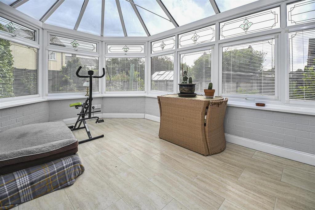 6 Hallworthy Close Conservatory (2).jpg
