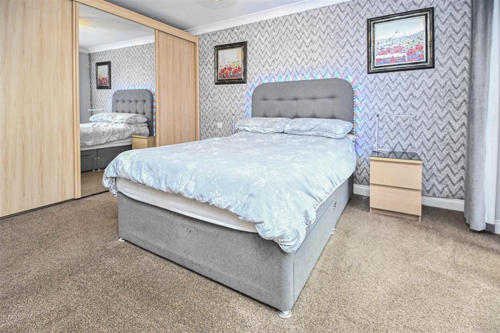6 Hallworthy Close Bedroom 1 (2).jpg