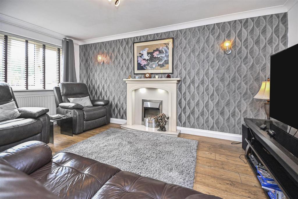 6 Hallworthy Close Lounge (2).jpg