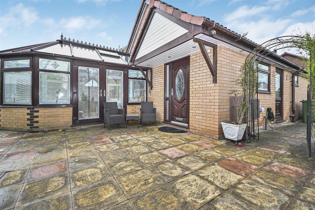 6 Hallworthy Close External (1).jpg