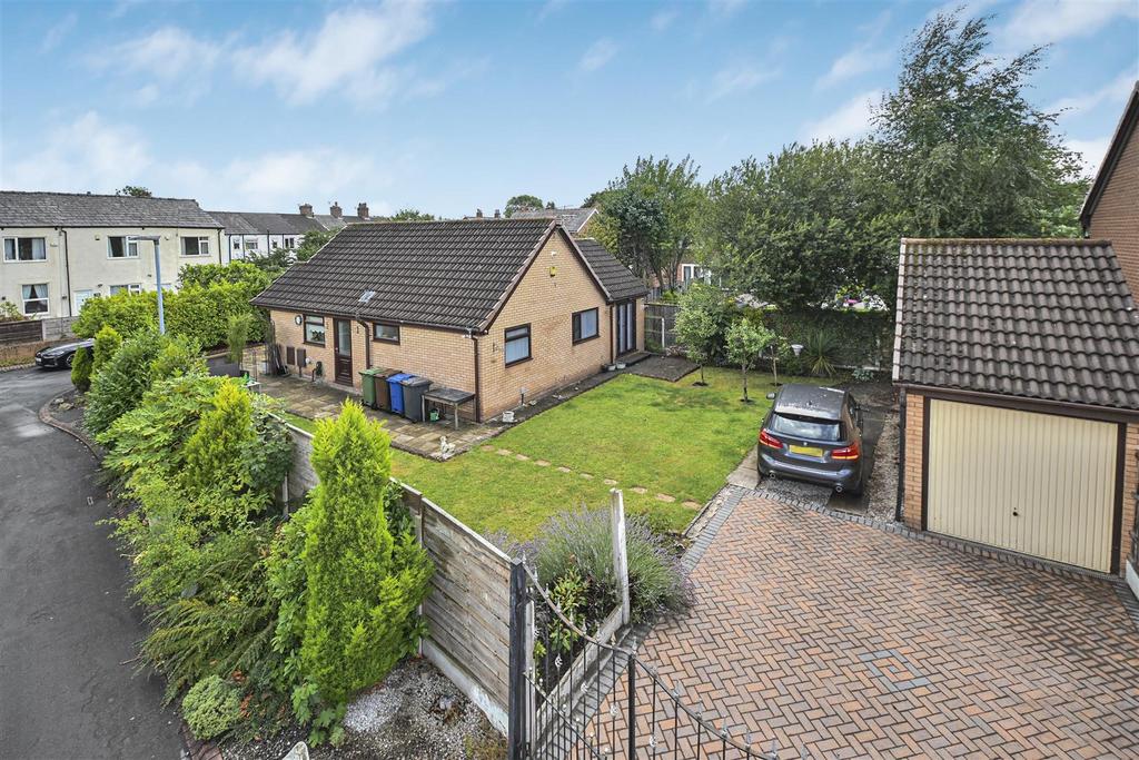 6 Hallworthy Close External (6).jpg