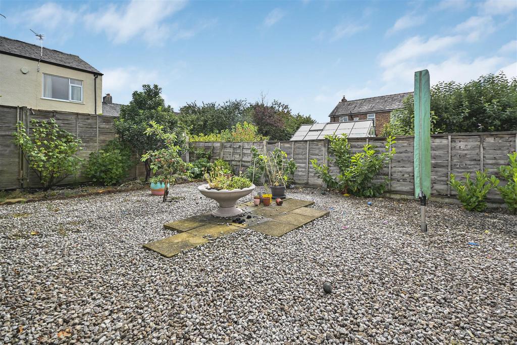 6 Hallworthy Close Garden (2).jpg
