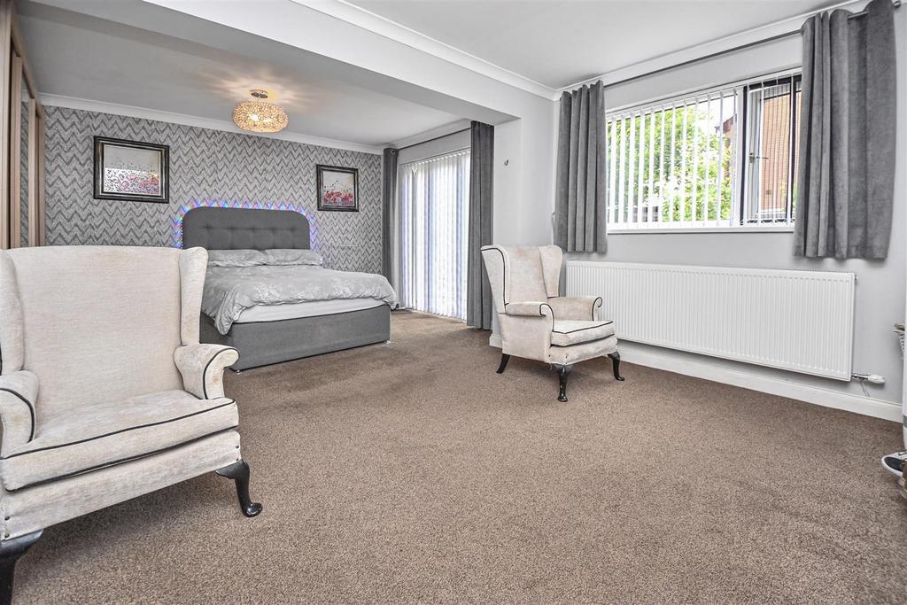 6 Hallworthy Close Bedroom 1 (1).jpg