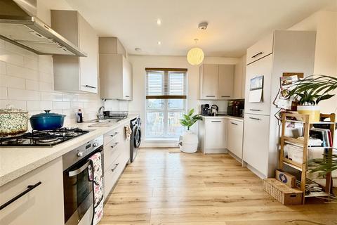 1 bedroom flat for sale, Ginner Road, Swindon